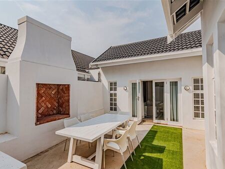 2 Bedroom House in Silver Lakes Golf Estate