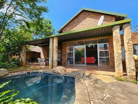 3 Bedroom House in Garsfontein