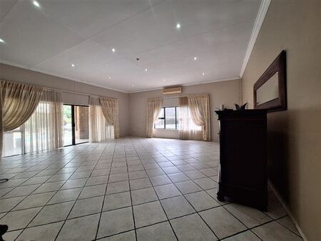 4 Bedroom House in Meer En See
