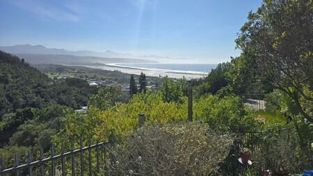 1 Bedroom bachelor apartment to rent in Bowtie, Plettenberg Bay