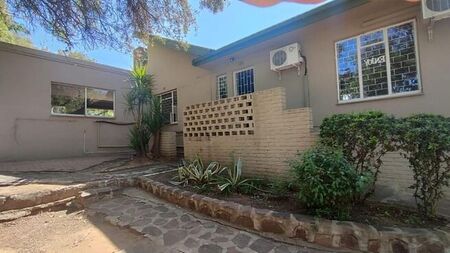 5 Bedroom house to rent in Bayswater, Bloemfontein