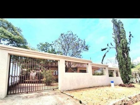 2 Bedroom House in Mondeor