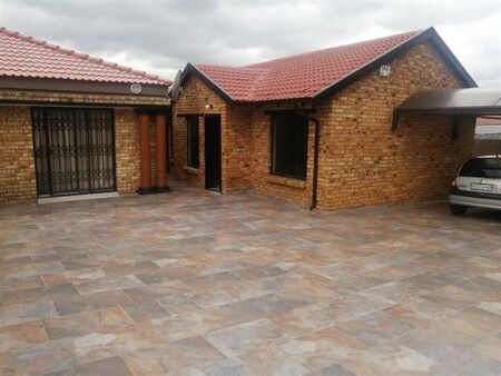 3 Bedroom House in Naturena