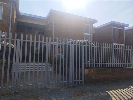 2 Bedroom Apartment in Robertsham