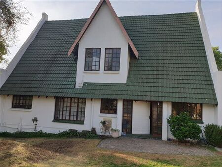 Studio apartment in Douglasdale