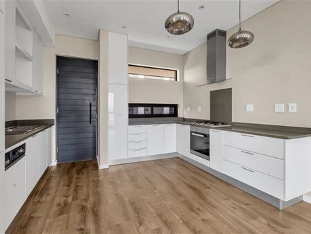 1 Bedroom Apartment in Steyn City