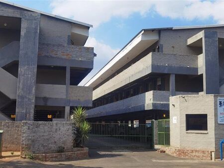 Bachelor apartment in Kempton Park Central