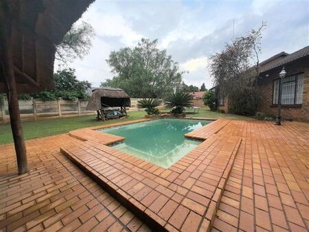 4 Bedroom House in Dersley