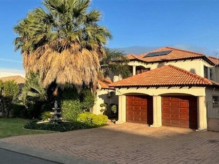 6 Bedroom House in Blue Valley Golf Estate
