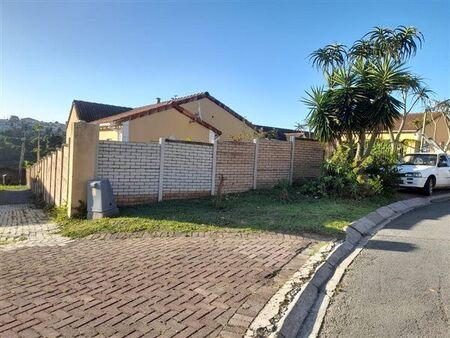 4 Bedroom Simplex in Beacon Bay