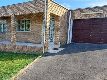 2 Bedroom House in Umhlatuzana