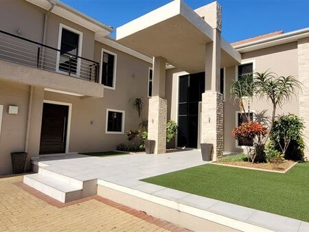 6 Bedroom House in Amanzimtoti