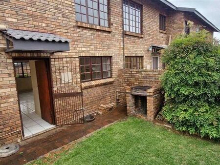 2 Bedroom Townhouse in Weltevreden Park