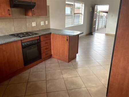 2 Bedroom Cluster in Randfontein
