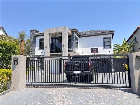 5 Bedroom House in Silver Lakes