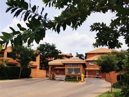 2 Bedroom House in Paramount Estate