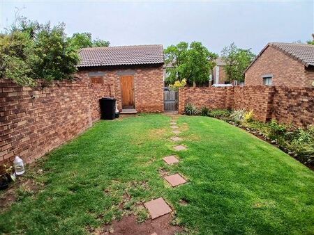 2 Bedroom Apartment in Mooikloof Ridge