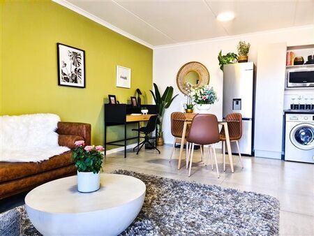 2 Bedroom Apartment in Burgundy Estate