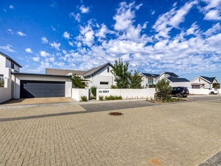 4 Bedroom House in Sitari