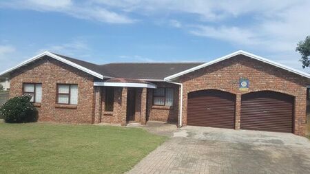 5 Bedroom house to rent in Bluewater Bay, Port Elizabeth