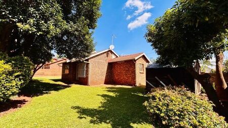 2 Bedroom house to rent in Chantelle, Akasia