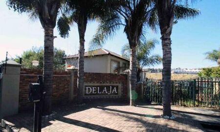 2 Bedroom duplex townhouse - sectional to rent in North Riding, Randburg