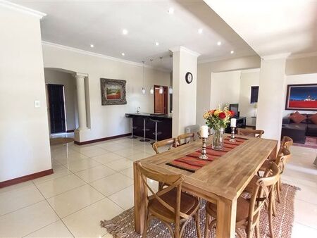 3 Bedroom Flat in Bryanston