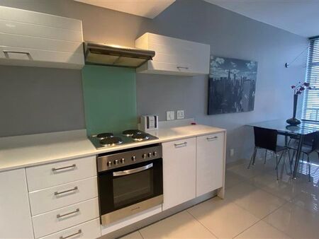Bachelor apartment in Illovo