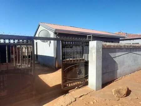 4 Bedroom House in Moleleki