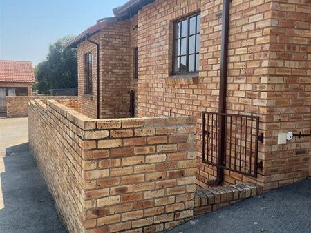 3 Bedroom Cluster in Maroeladal