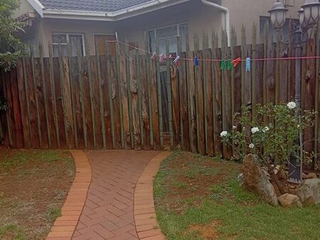 1 Bedroom House in Highway Gardens