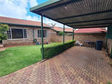 2 Bedroom Simplex in Clubview