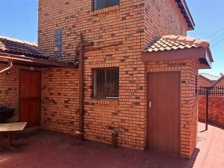 2 Bedroom House in Heuweloord
