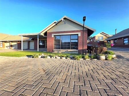 2 Bedroom Townhouse in Eureka