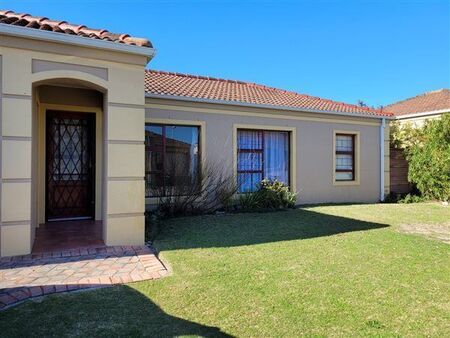 3 Bedroom Townhouse in Lorraine