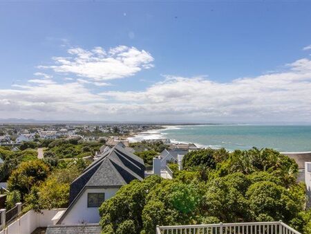 6 Bedroom House in St Francis Bay