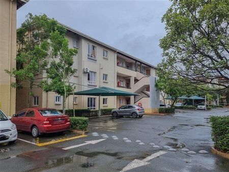 3 Bedroom Apartment in Sheffield Manor