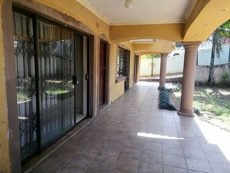 Studio Apartment in Tinley Manor