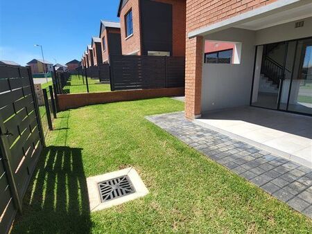 3 Bedroom House in Magalieskruin