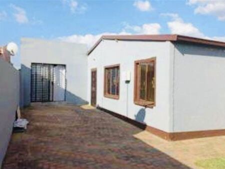 3 Bedroom House in Protea Glen