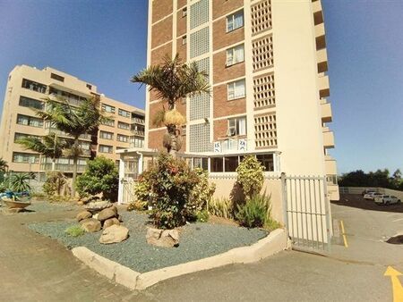 2 Bedroom Apartment in Amanzimtoti