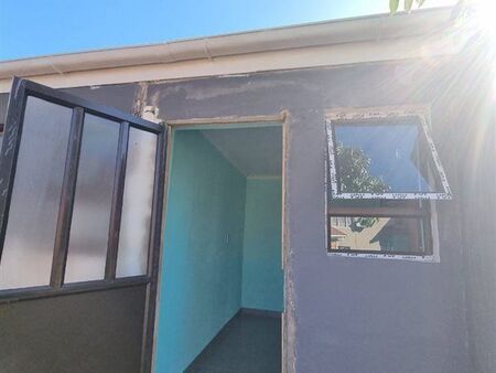 1 Bedroom Garden Cottage in Ottawa