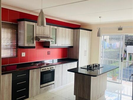 3 Bedroom Apartment in Oaklands