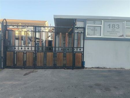 2 Bedroom Flat in Trenance Park