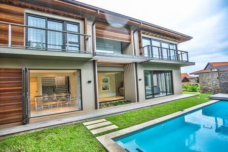 4 Bedroom House in Zimbali Estate