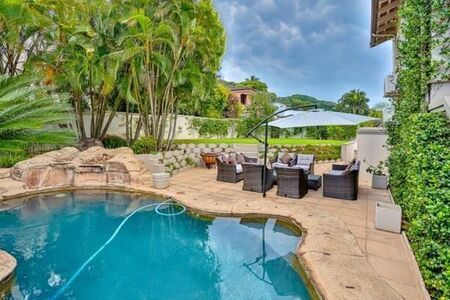 6 Bedroom House in Salt Rock