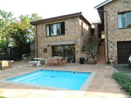 4 Bedroom House in Sheffield Beach