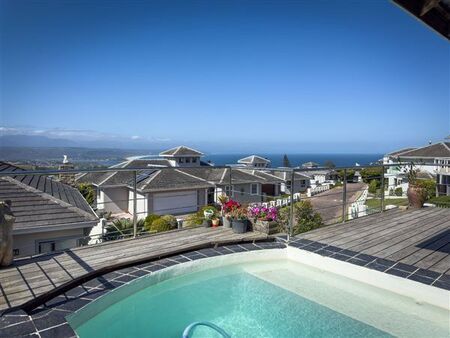 4 Bedroom House in Cutty Sark