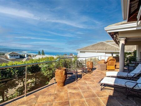 4 Bedroom House in Cutty Sark