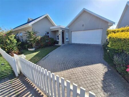 4 Bedroom House in Kraaibosch